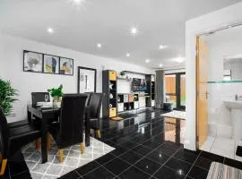 Spacious 4-bedroom House in Birmingham near city centre with Parking and ideal for families and groups