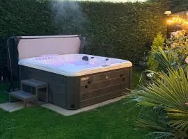 Allt Mor Retreat with Hot Tub