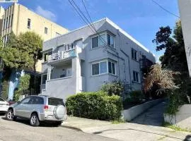 Modern City View at Lake Merritt - Garden