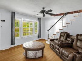 Rustic Pond Retreat with Hot Tub & Fishing Gear, hotel ad Archdale