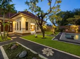 Arana Family Villa with Private Garden and Pool, 2BR, Kitchen, AC, free Parking