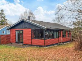 4 person holiday home in Hals, hótel í Hals