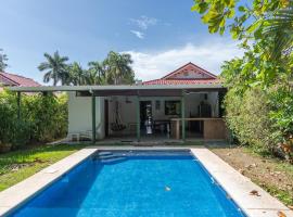 Pura Vida Villa! Beachfront Golf and Country Club Los Delfines 24 hours security, hotel in Tambor