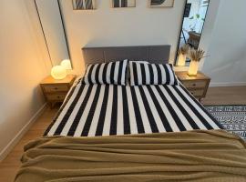 Boho Studio Downtown Rogers Views Heated PK, apartmán v destinaci Edmonton