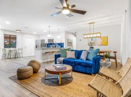 Coastal Oasis - Unique 2BR Beach Bungalow, hotel in Cape Canaveral