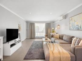 Brighton Escape - Seaside Living near Dining and Jetty, hotel v destinaci Brighton