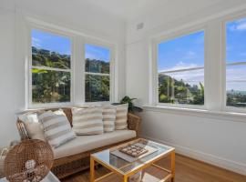 Blu Ocean Views Collaroy - Sunroom & BBQ, hotel i Collaroy