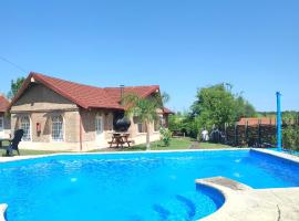 Cabañas azahares del Ayui, hotel in Concordia