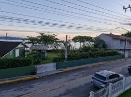 Sua estadia pé na areia - Só atravessar a Rua