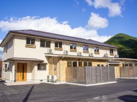 つわの寮 ゲストハウスandコミュニティスペース, отель с парковкой в городе Tsuwano