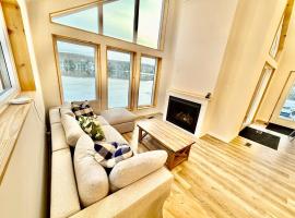 Muskoka Retreat on Bay Lake, hotel i Emsdale