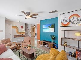 5 min to AT&T Stadium, Game Room, Huge Yard, hotel in Arlington