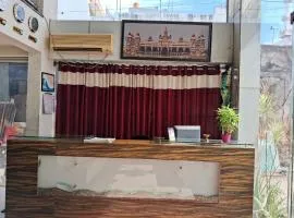 OYO Flagship 8281 Aj Palace