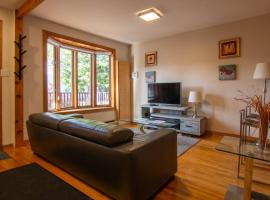 Cozy Bungalow Longueuil - 3 BR - 6 pers, bangal&ocirc; em Longueuil