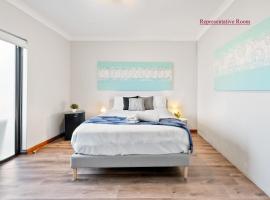 Chic Queen Room - Nearby Station & Olympic Park - Shared Bathroom, hotel i Rookwood Station