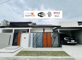 Stylish 3BR Residence - Smart Bath - Cozy Vibes