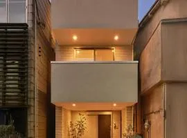 Mint House Ebisu - 3 Story, Artsy & Modern Home in Shibuya