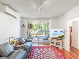 Gretel Lodge 3, 1 Gretel Cl - Between Beaches with air con, linen and Wi-Fi、ネルソン・ベイのホテル