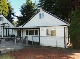 Maplewood Mid-Term Pet Friendly Home