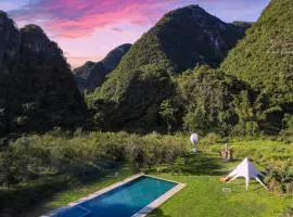 CloudVeil Grand Retreat-Oversized Suite-Private Jacuzzi-Infinity Pool-Lawn & Yulong Mountain Vista