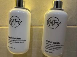 High-Standard Goldcrest Serviced Apartments in DHA Lahore, hotel near Allama Iqbal International Airport - LHE, Lahore