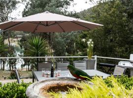 Devinegetaway, hotel cerca de Lake Eildon Marina, Eildon