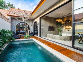 Industrial Luxury Villa 2BR & Private Pool, Hotel in Dalung