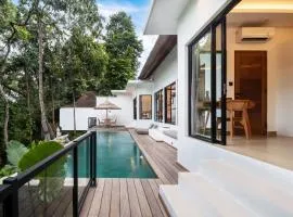 Infinity Pool Villa with Jungle & River View