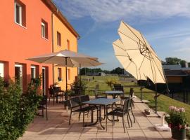 Hôtel Des Bois, hotel v destinaci Seltz