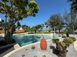 Hua Hin Beach Front Condo - Med style Suite Room