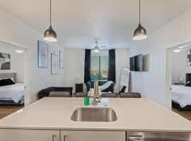 New Downtown Luxury APT ' 2 King Beds, Free Parking, Fast Wi-Fi & Gym Access!, hotel in Oklahoma City