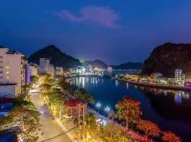 Cat Ba Emerald Lake View
