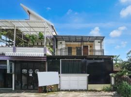 OYO 95035 Harmony Guest House Syariah Sawojajar、Ngadipuroのホテル