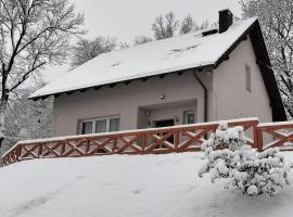 Dom w Miłkowie k Karpacza z widokiem na Karkonosze, villa in Miłków