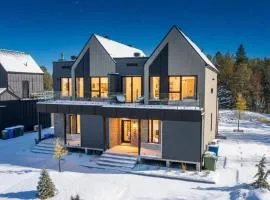 Absolute Comfort with Spa & Game Room - Base Camp