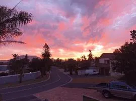 Family Home with Big Garden & Jacuzzi
