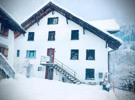 Ferienwohnungen Romantica und Pacifica - ArtDaGio, hotel in Cumpadials