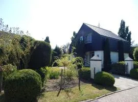 Traumhaftes-freistehendes-Ferienhaus-an-der-See-Strand-Yachthafen-W-Lan