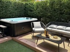 Open Space - Garden & Jacuzzi