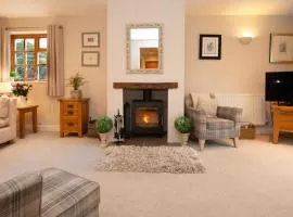 Teagles Cottage in Stow, EV parking