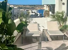 60s-Style Coastal Retreat Minutes from the Beach