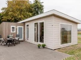 Chalet in Heinkenszand on holiday park - VP107, hotel di heinkenszand