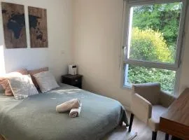 10 min from Paris AND close to Metro