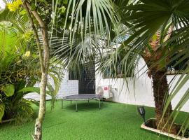 Appartement de luxe avec piscine, hotel in Abomey-Calavi