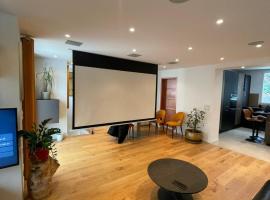 Maison Luxueuse proche Paris pour 6 personnes a prix abordable, hotel en Drancy