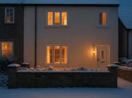 Relaxing Cottage Escape - Pub - Fire - King Size Bed