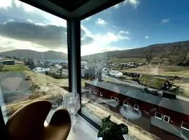 Modern 4BR Luxury Home with Ocean View & Jacuzzi