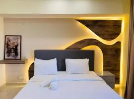 Elysium Tower Studio by DWT Apartments Kitchen & City View