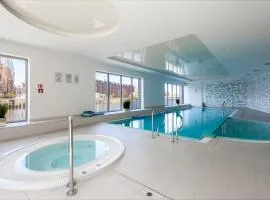 Flatbook Apartments Waterlane Island SPA with Riverview