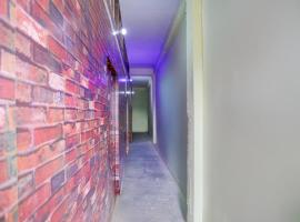 SPOT ON Star Inn, hotel in Handiā